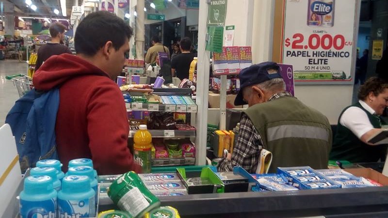 El noble gesto de un joven que emocionó las redes sociales