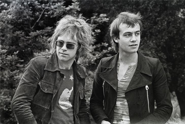 Elton John y Bernie Taupin: el comienzo de una historia de éxitos Un día  como hoy en 1967 ambos firmaron un contrato con DJM Publishing como  compositores.