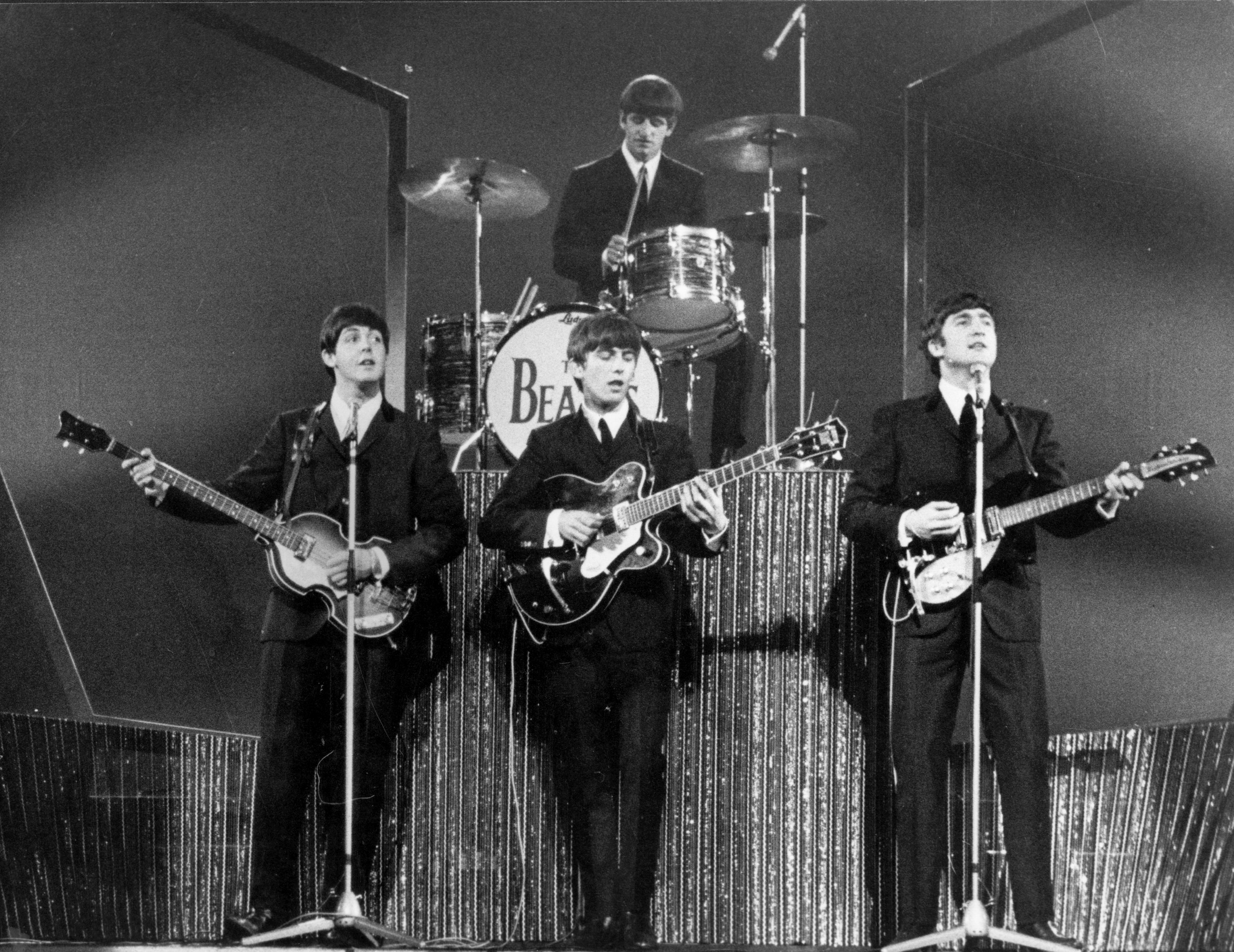 Легендарный ансамбль. The Beatles 1963. Ливерпульская четверка Битлз. Битлз 1960 год. Квартет Битлз.