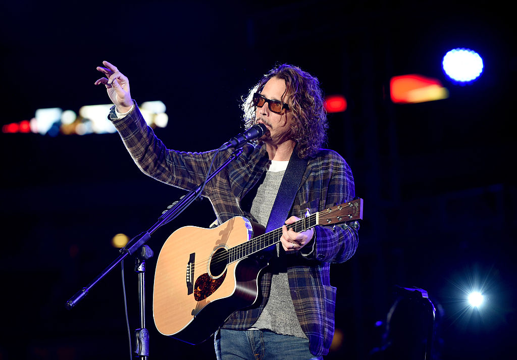 Estatua de bronce de Chris Cornell es develada en Seattle