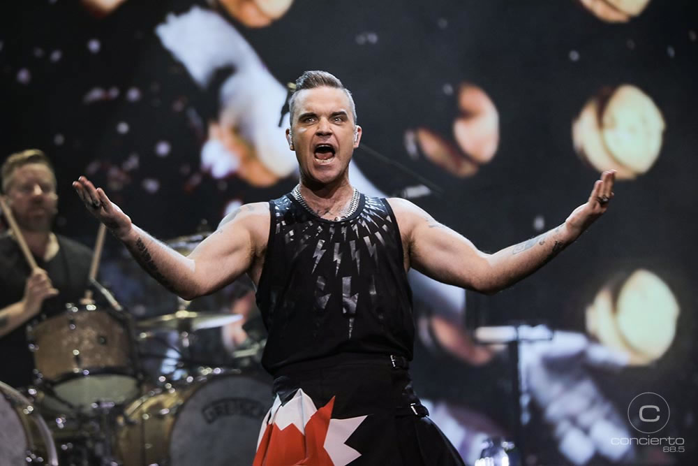 Robbie Williams cautivó a sus fans en su regreso a Chile
