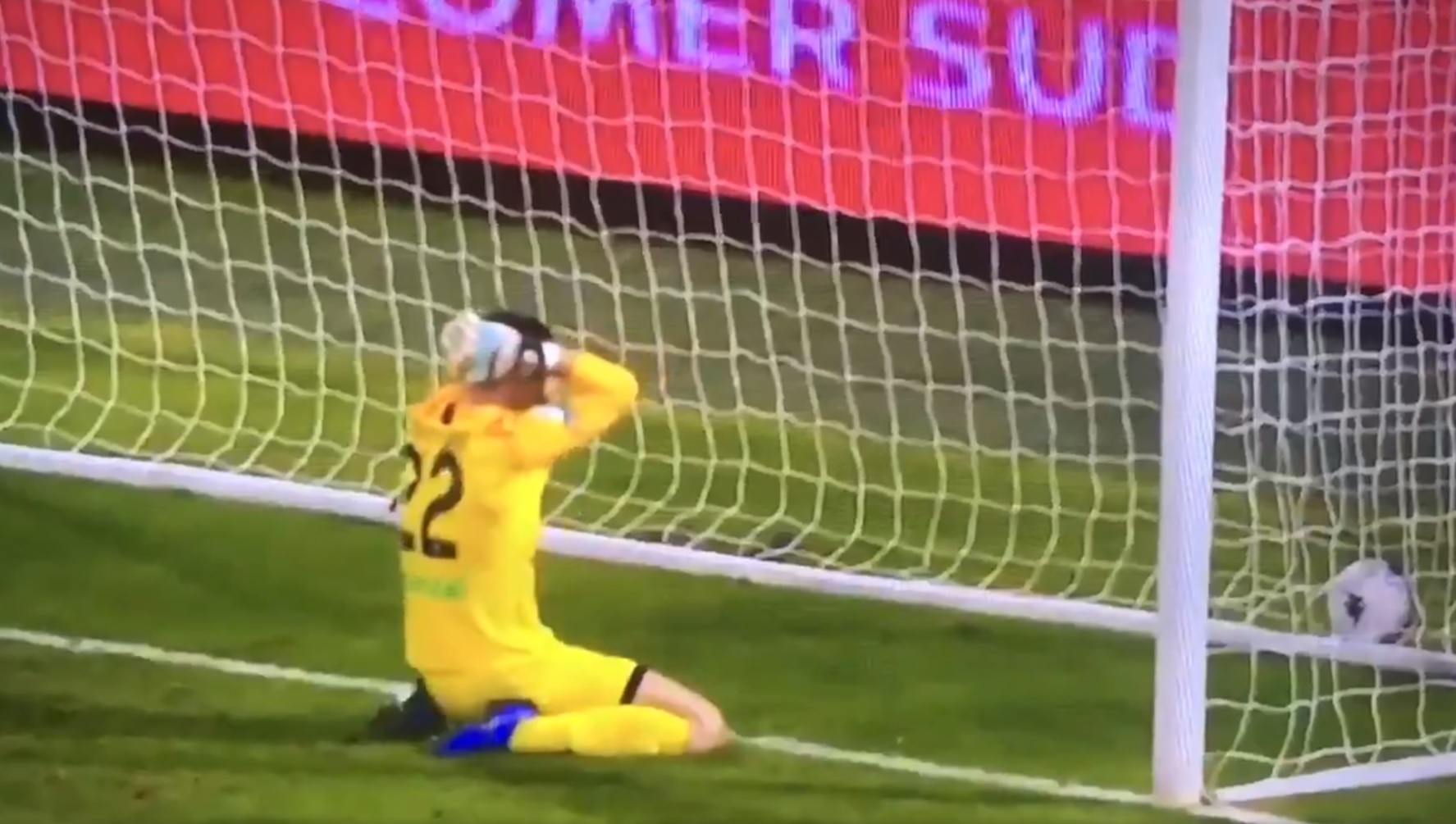 Portero marcó insólito autogol en la segunda división de Italia — Radio ...