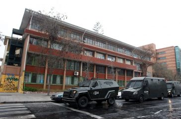 Funcionaria rociada con bencina en liceo Darío Salas no se tomó licencia