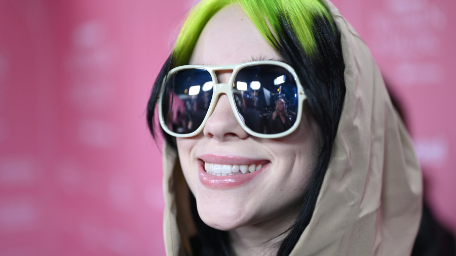 Billie eilish sonriendo 007