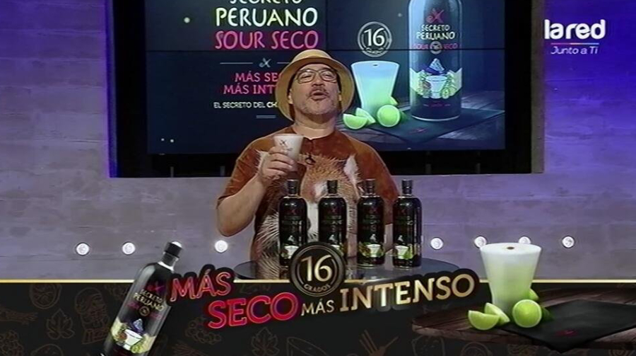 Salfate tomando pisco