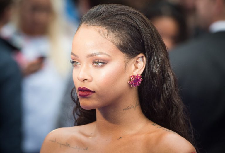 Rihanna causa furor con fotografía sin nada de maquillaje — Radio Concierto  Chile