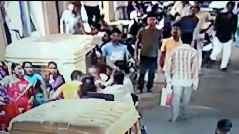 Motociclista india coronavirus