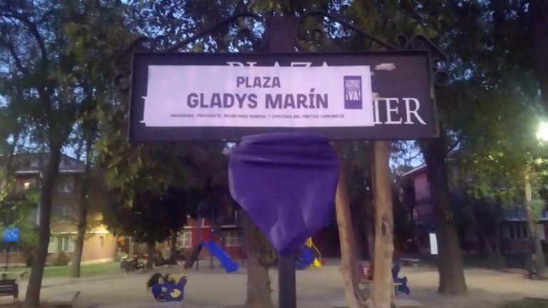 Plaza Gladys Marin manifestación feminista