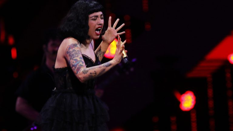 Mon Laferte concierto en casa web