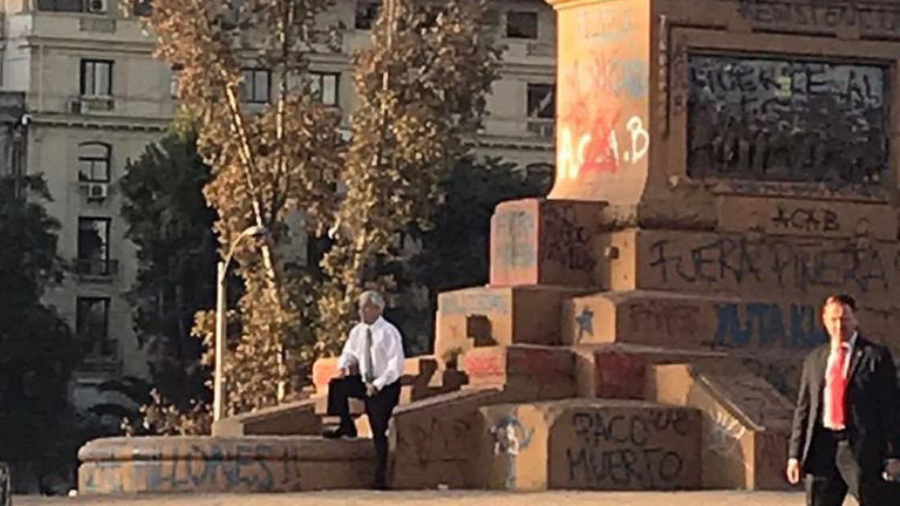 Piñera Plaza de la dignidad Plaza Italia