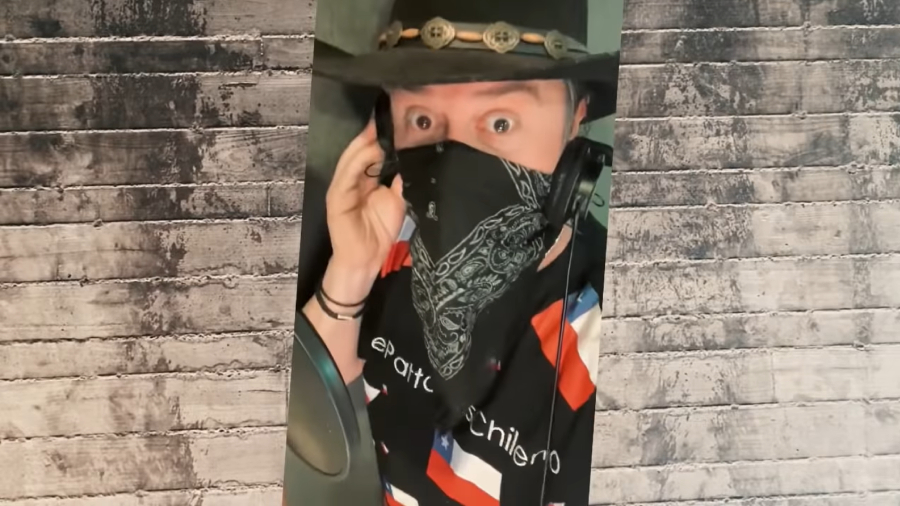 Mike Patton es chileno encapuchado