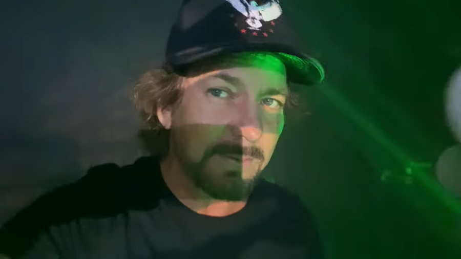 Pearl Jam Eddie Vedder Selfie