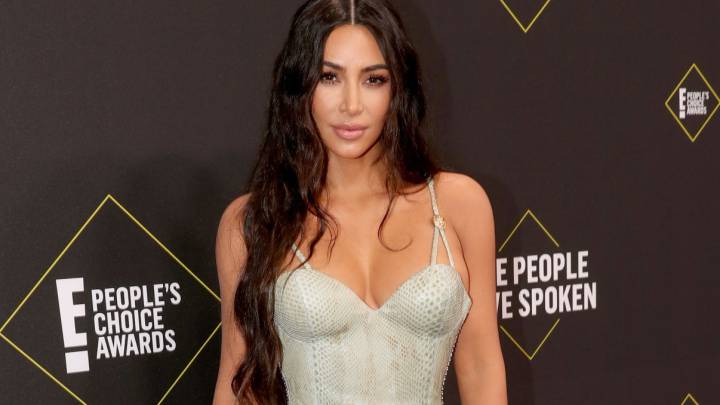  Kim Kardashian se llena de críticas por lucir un peligroso corsé — Radio Concierto Chile