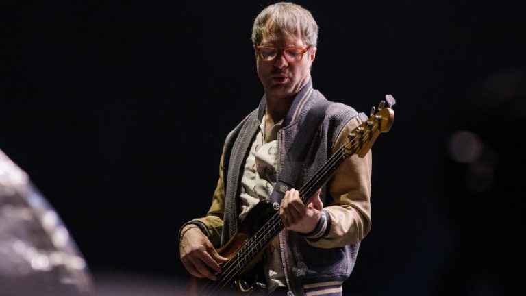 Maroon 5 bajista violencia