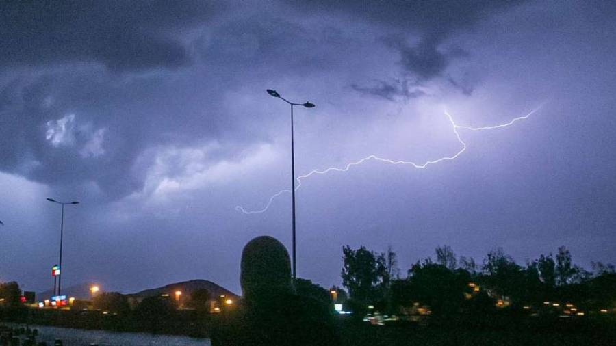 Tormenta eléctrica web