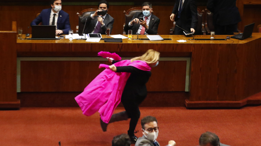 Pamela Jiles corriendo como naruto web