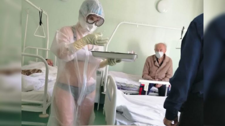 Enfermera rusa bata invisible