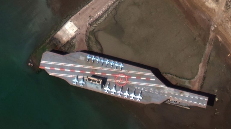 Portaaviones de cartón web