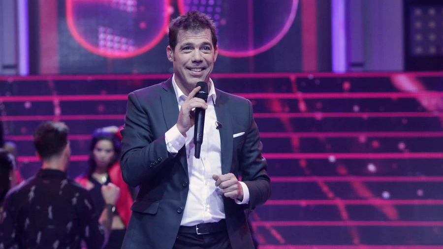 álvaro escobar rojo TVN