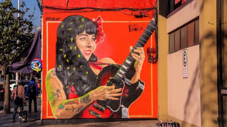 Mon Laferte mural original web