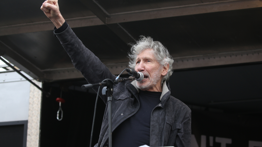 Roger Waters GettyImages-1202451242 web