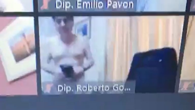 Diputado paraguayo desnudo