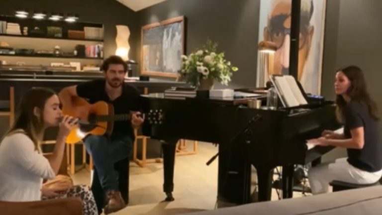 Courtney Cox piano fleetwood mac