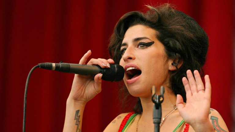 Amy Winehouse GettyImages-74860167 web