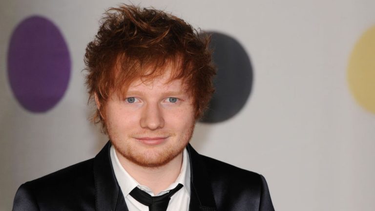 Brit Awards 2013 Red Carpet Arrivals