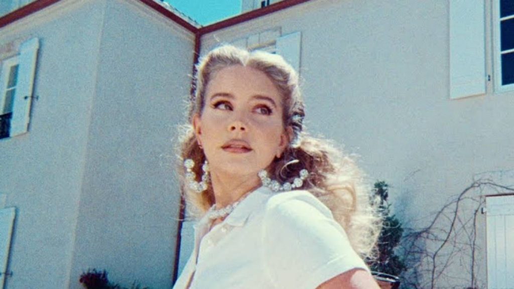 Lana Del Rey Chemtrails Over The Country Club