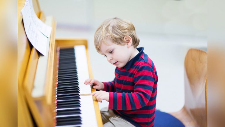 Niño Músico Pianista Genio