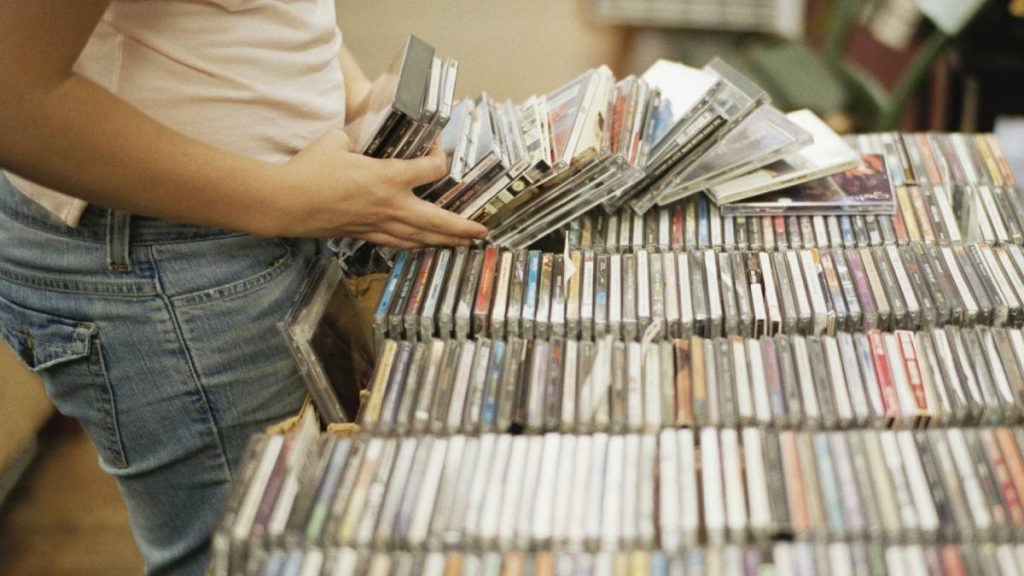 Cristobal Dañobeitía. Director Observatorio Digital De La Música Chilena.