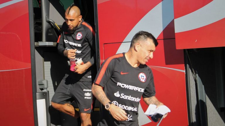 La Roja Selección De Fútbol Chile Arturo Vidal Gary Medel