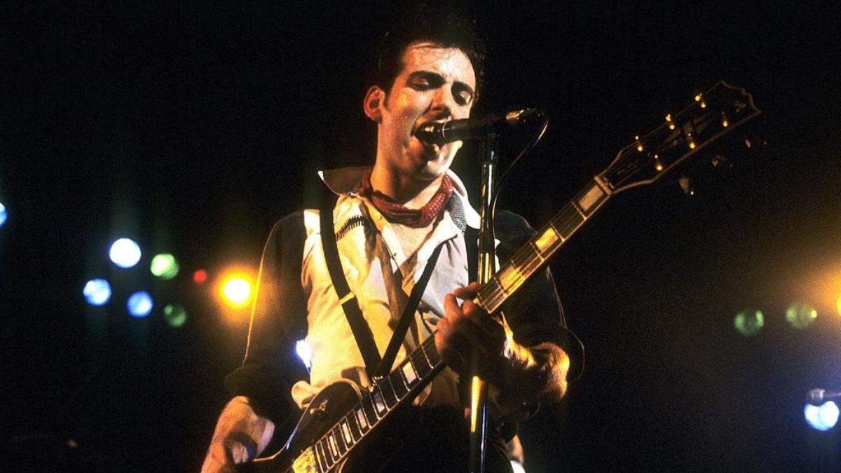Mick Jones, cantante y guitarrista de The Clash, cumple 66 años — Radio