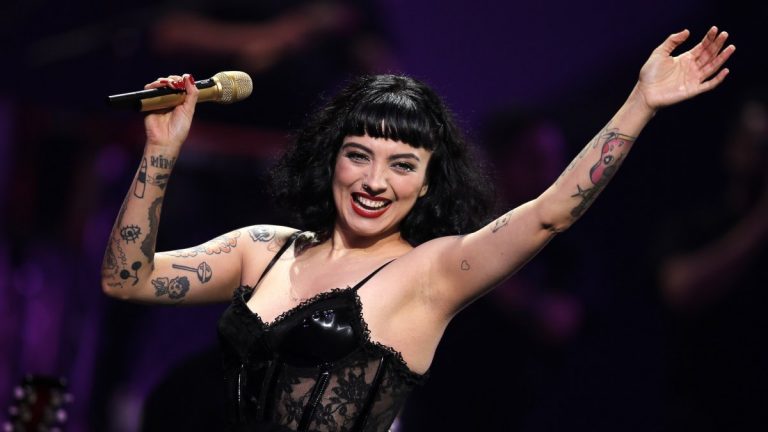 Mon Laferte Metallica