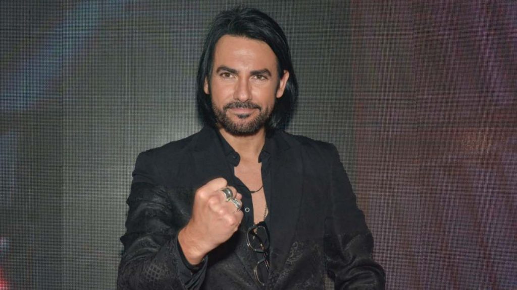 Beto Cuevas 54 años cumple el cantante y exlíder de La Ley — Radio