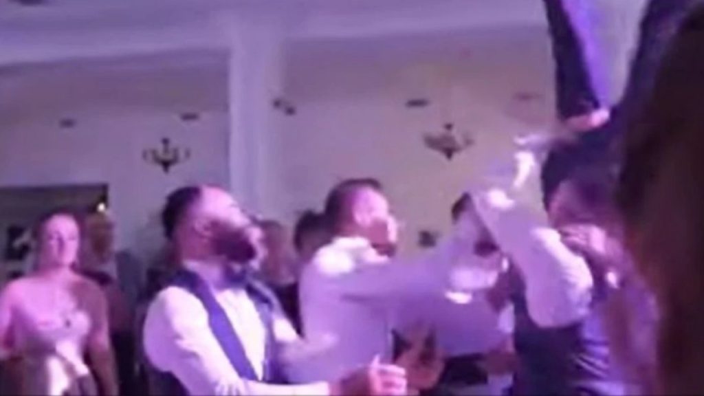 Novio No Puede Caminar Tras Ser Lanzado Por Sus Amigos