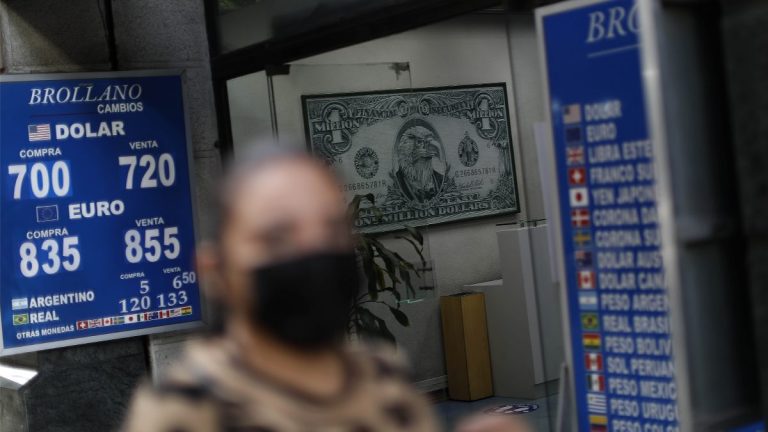 Tomás Flores Economista UF