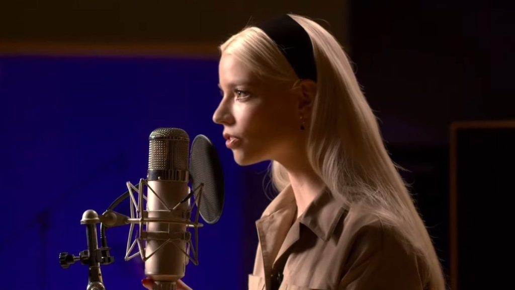 Anya Taylor Joy Cantando