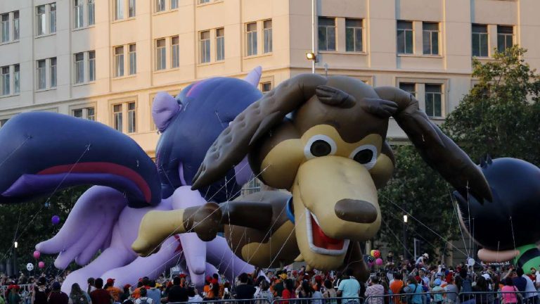 Paris Parade En Chile