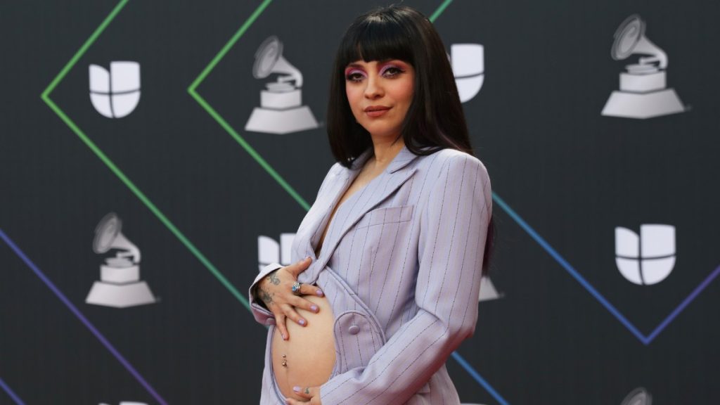 Mon Laferte Embarazo