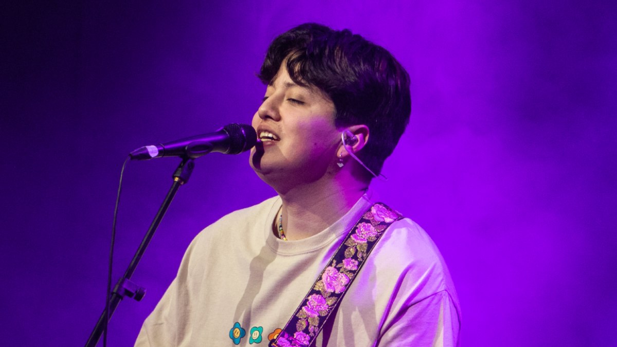 Boy Pablo combina el rock con la cumbia en su nuevo single — Radio
