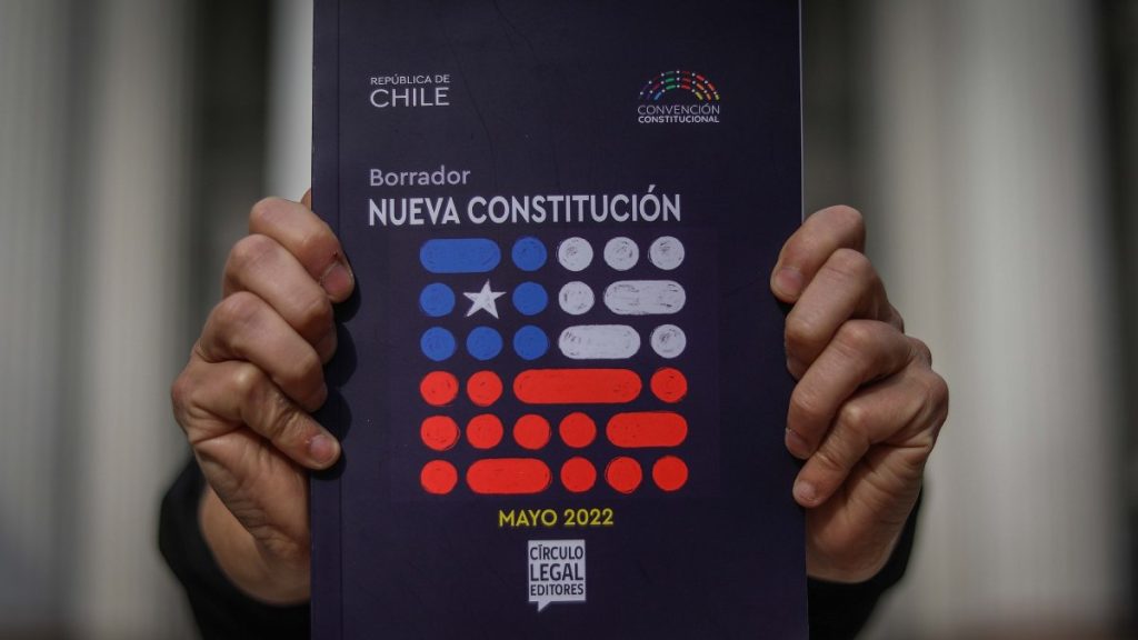 Constitución