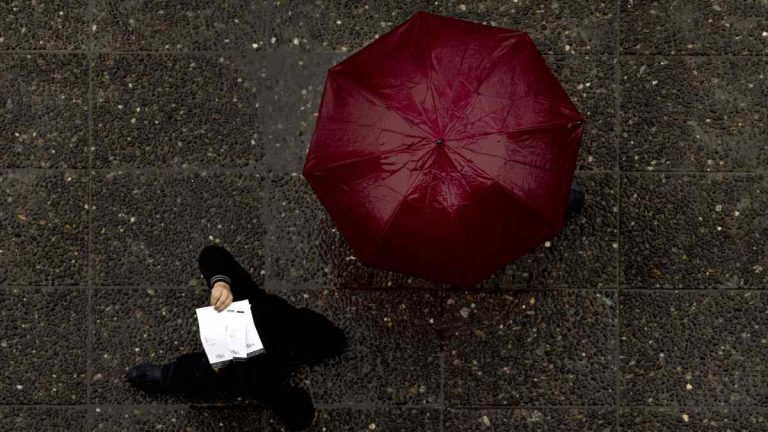 domingo con lluvia, temperatus bajas, otoño, lluvias, ¿En qué horarios podría llover?,