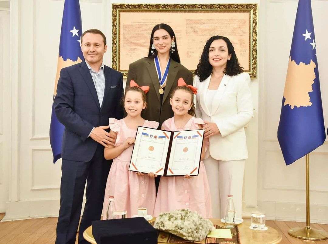 Vjosa Osmani Dua Lipa Familia