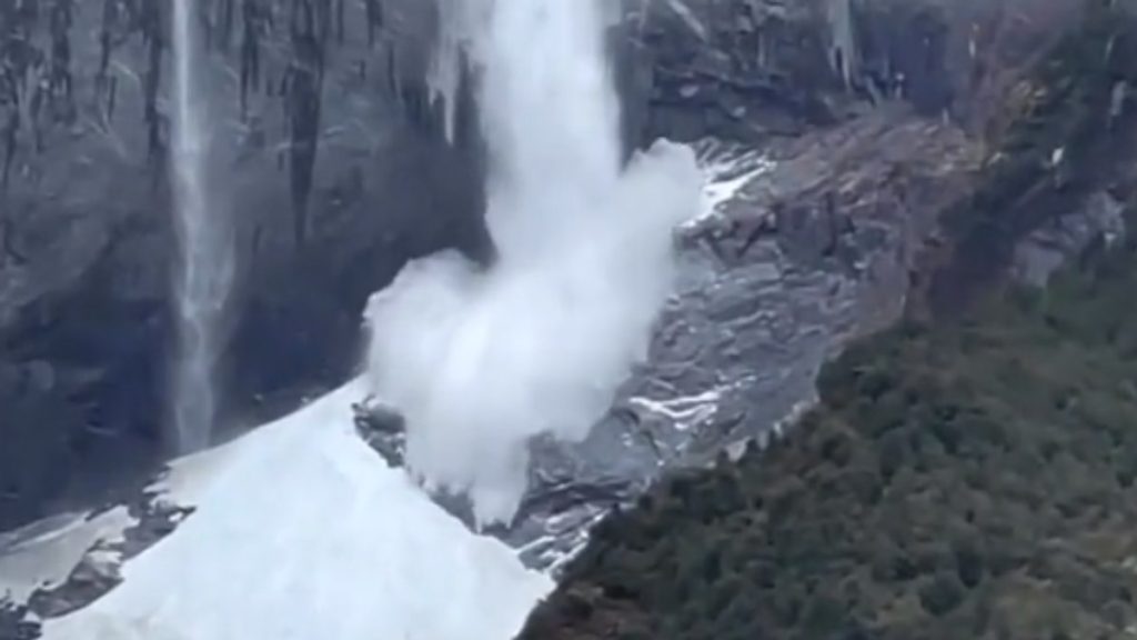 Desprendimiento De Glaciar