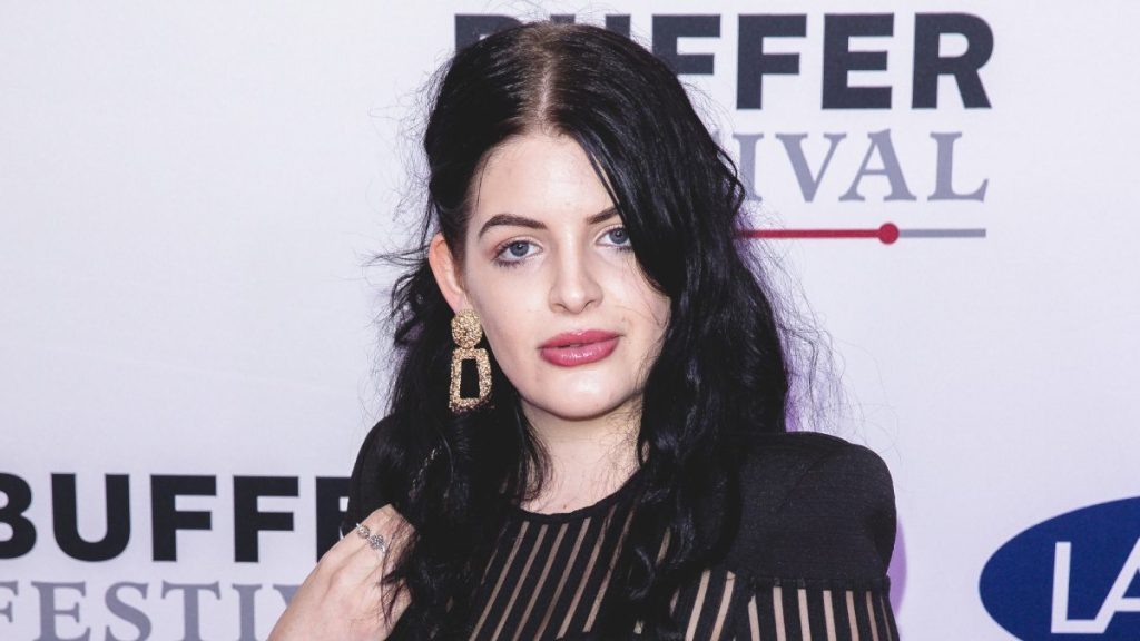 Indy Yelich, Hermana De Lorde