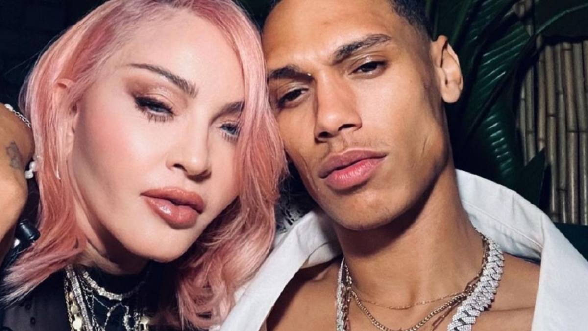 Madonna estaría acurrucándose y abrazándose con nuevo novio 41 años menor — Radio Concierto Chile Madonna estaría acurrucándose y abrazándose con nuevo novio 41 años menor — Radio Concierto Chile