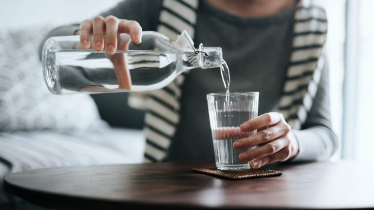¿Cuál es el mejor líquido para hidratarse?, mejor líquido para hidratarse, agua, leche, bebidas,