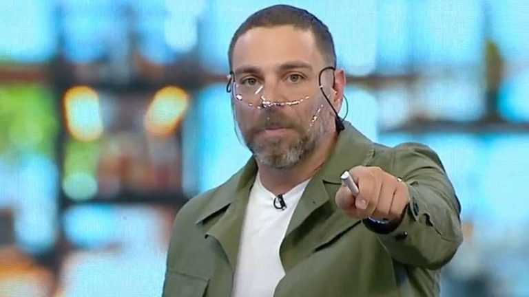 Jose Antonio Neme Realiza Tierno Gesto Con Vecina De Maipu